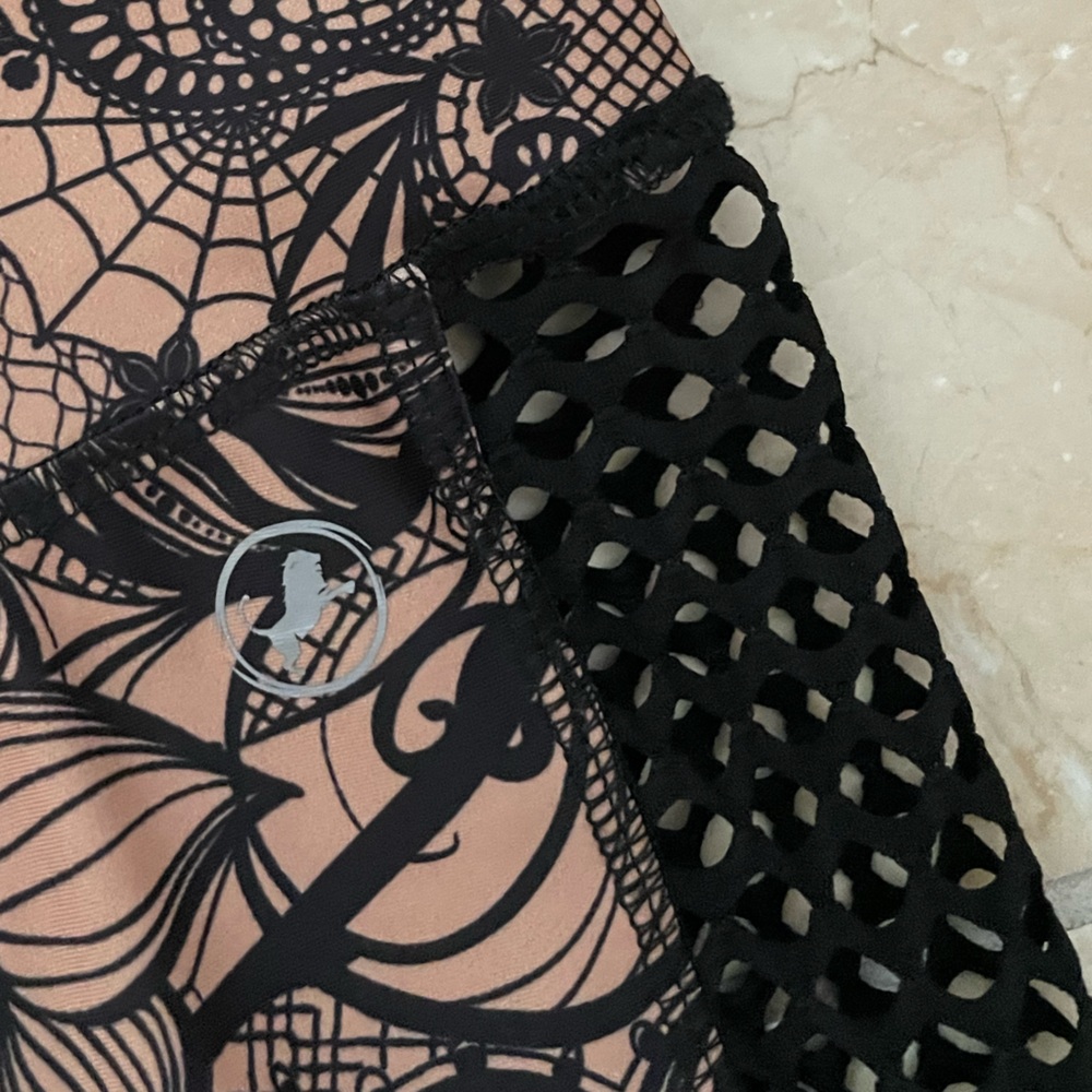 ABS2BE Floral/Paisley Leggings with Mesh Sides & Scrunch Booty - Picture 7 of 11